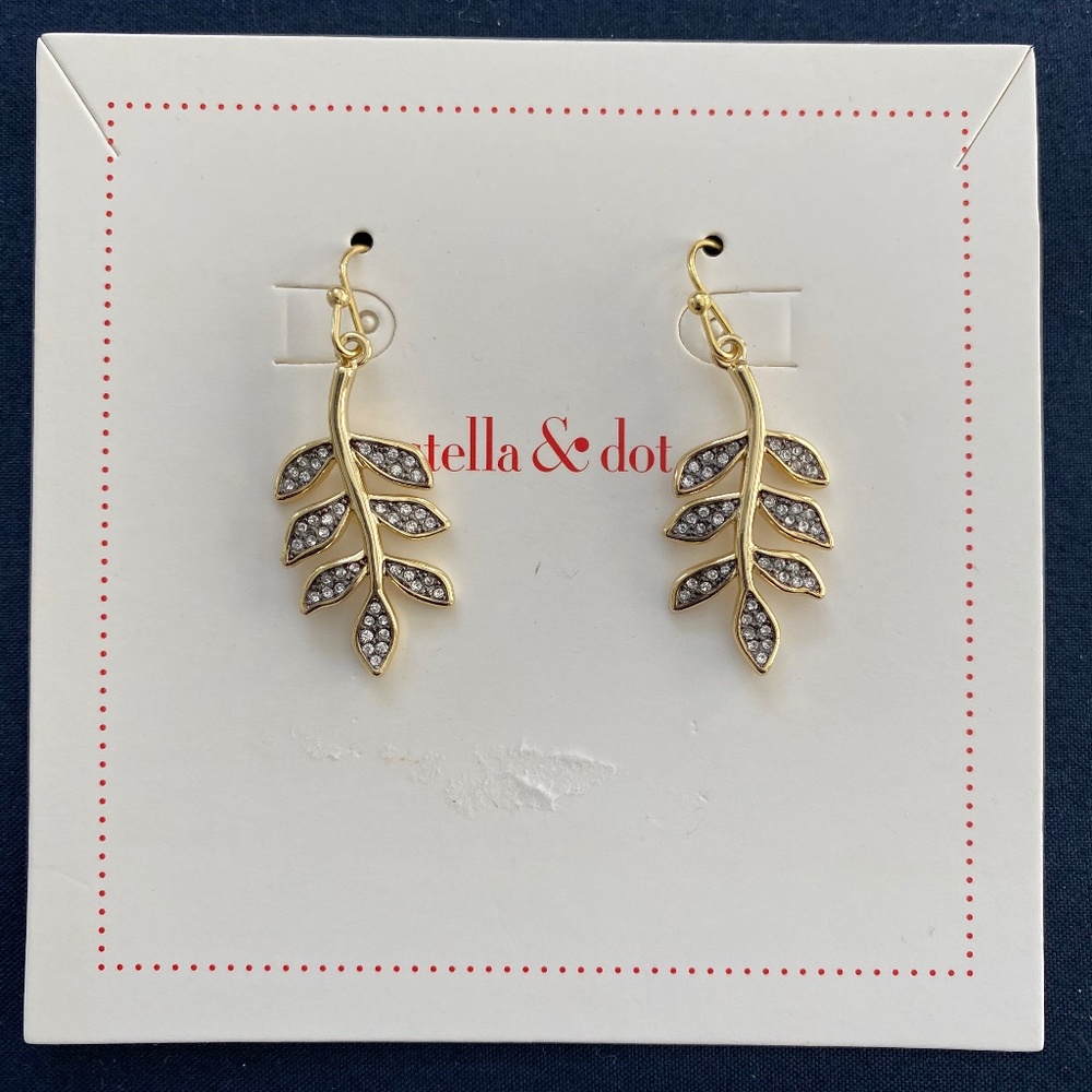 Stella & Dot Ivie leaf earrings never worn